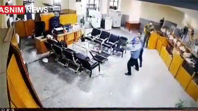 ירי באיש דת איראני 