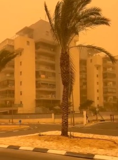 אובך כבד בדרום הארץ, השמיים נצבעו בכתום