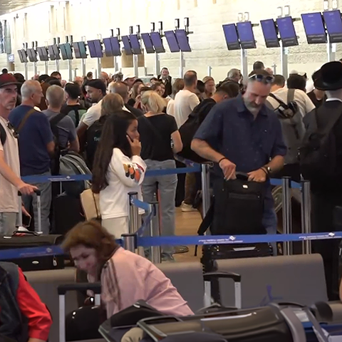 "לבוא עם הרבה סבלנות": שיא העומס בנתב"ג - כמה זמן תחכו בתור לצ'ק אין?
