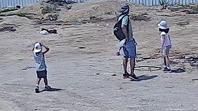 ‏התיעוד האחרון של יובל עם אביו ואחיותיו, כפי שנקלט במצלמות האבטחה. 