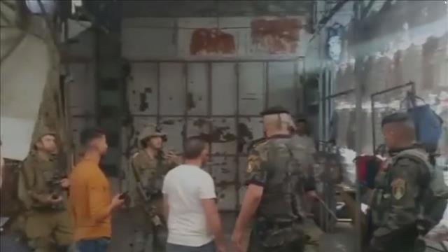 כוח פלסטיני מגרש כוח צה"ל בחברון