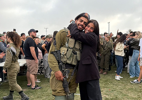 נהוראי לייזר ואחותו מאי