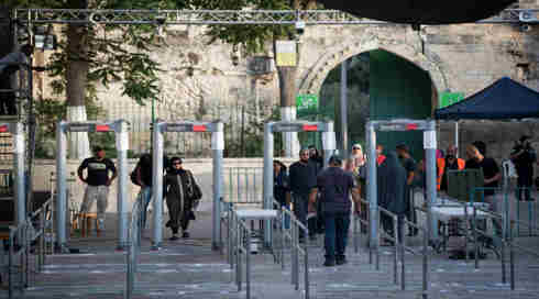 הקבינט: להסיר את גלאי המתכות והמצלמות בהר הבית