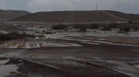 החורף כבר כאן: ברד בהרי אילת, גשם בבאר שבע