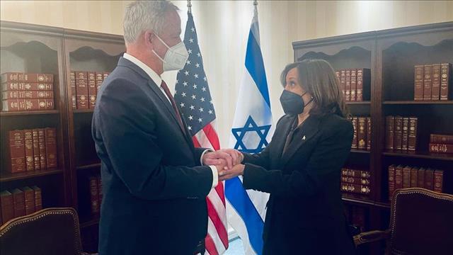 בני גנץ וקמאלה האריס