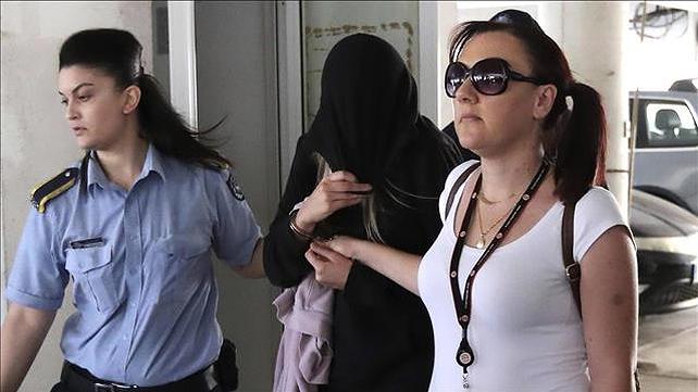 הצעירה הבריטית מחוץ לבית המשפט בקפריסין, 29.07.19