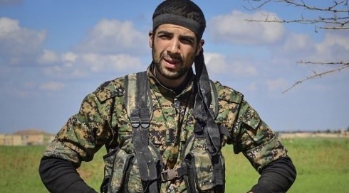 מפעיל חברתי ללוחם: מסעו של איטלקי במאבק הכורדי נגד דאעש