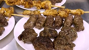 אוהבים קבב ושקמבה? מסעדת "מונקה" הבולגרית מיפו ממציאה את עצמה מחדש