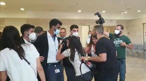 בעקבות העימות עם הסייעת של כרמל מעודה: אב לילדה שעברה התעללות בגן זומן לחקירה