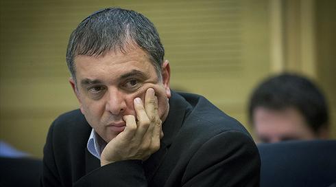 חקירתו הנוספת של פילבר: בגלל בלוק דפים צהוב שנמצא במשרדו