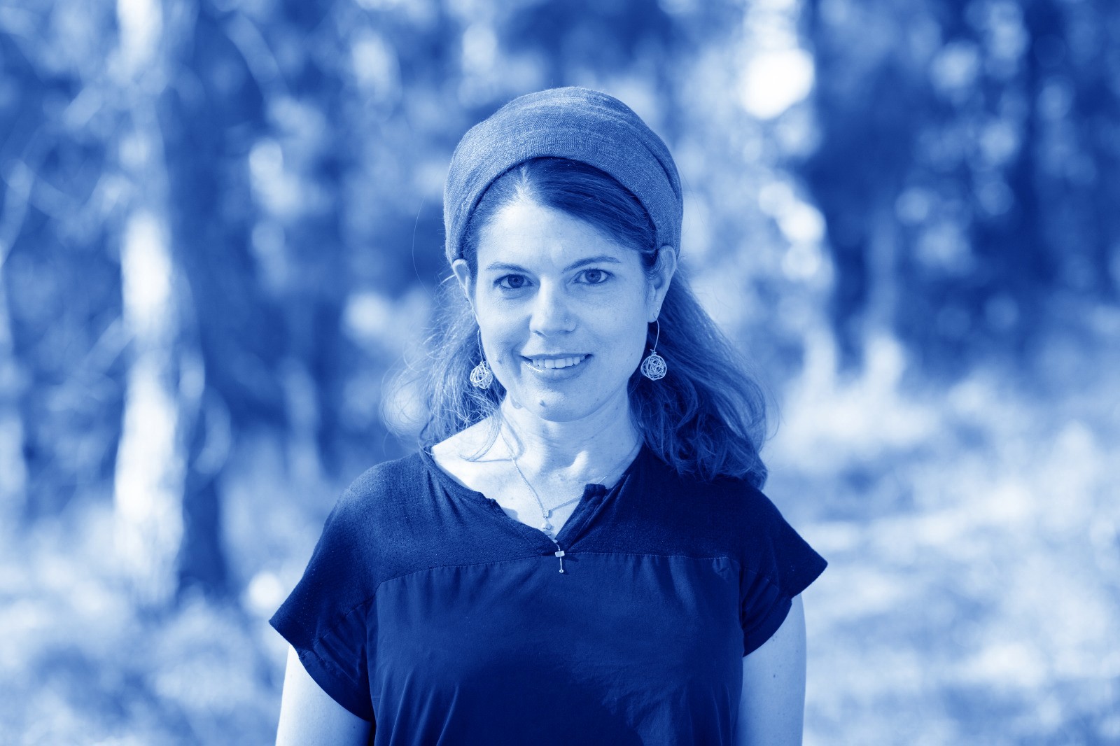 האישה שפועלת למניעת נשים עגונות