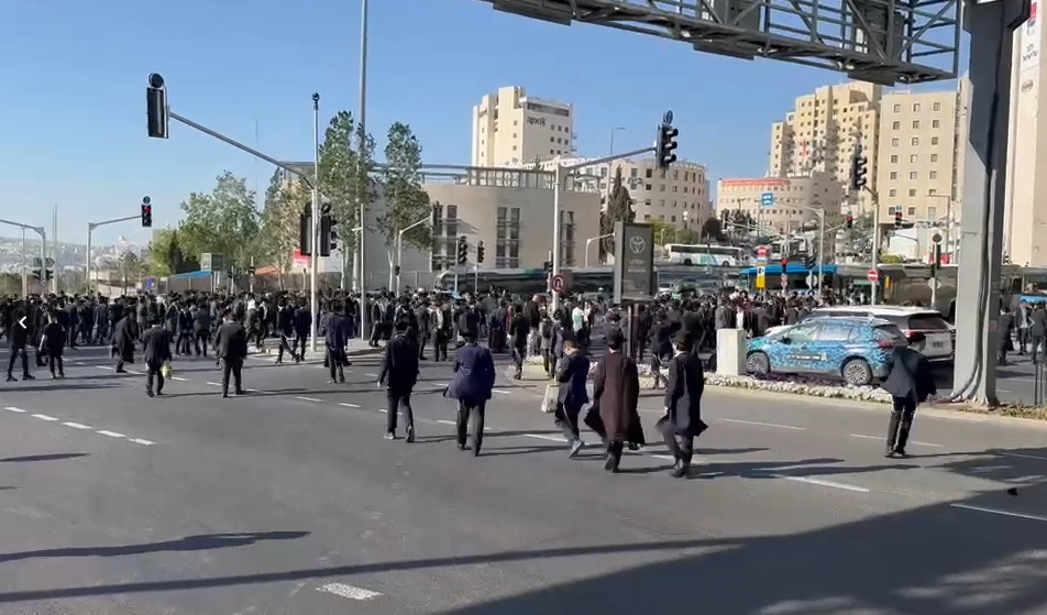 חרדים קיצונים חוסמים את הכניסה לירושלים במחאה על מעצר עריקים, 29 באפריל 2026
