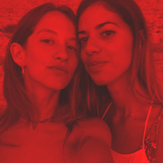 #Loveisnottourism, una campaña para reunir a parej