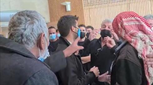 "ארדוף אותך כל החיים": עימות בבית המשפט בין האבות של החייל שנרצח והמחבל