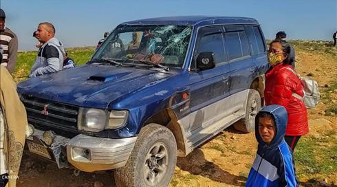 הורים פלסטינים ושמונת ילדיהם הותקפו באבנים ובאלות בדרום הר חברון