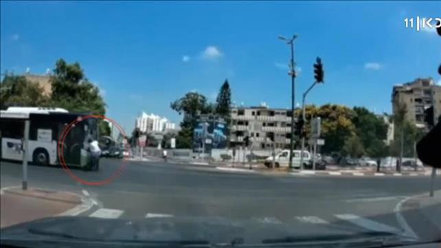 תיעוד פגיעת אוטובוס באדם