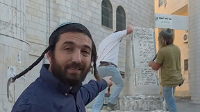 "לקח את החוק לידיים": ח"כ צבי סוכות ניפץ אנדרטה שהוקמה לזכר מחבלים ועורר סערה