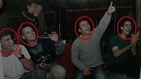 במרכז התמונה: יניב עשור, מימינו: אל"מ יצחק בן בשט, משמאלו: אל"מ רועי לוי, המפקד הנוסף בתמונה - בנג'י הילמן ומחוץ לתמונה: רועי קליין