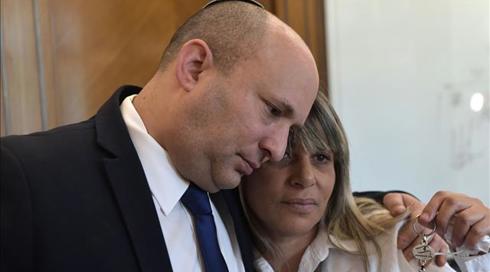 אחרי הביקורת הקשה: רה"מ בנט נפגש עם אמו של הלוחם בראל חדריה שמואלי