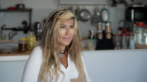 אחיינית של אהוד מנור ומארחת חפלות: המשתתפת המסקרנת של "בואו לאכול איתי"