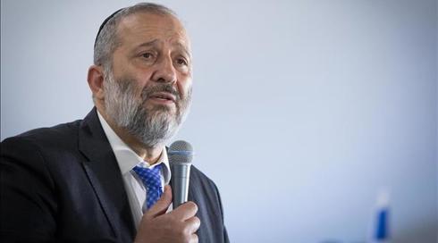 השר דרעי נגד פרס ישראל: 10 זוכים – ואף אחד לא מזרחי או ערבי? בושה