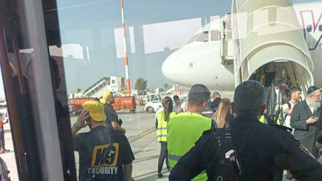 מטוס וויז לאחר הנחיתה בנתב"ג