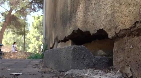 "כל יום מגלים סדק חדש": סכנת התמוטטות הבניינים בצפון