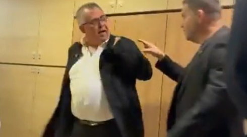 "עבדים של סמוטריץ'": קרב הצעקות בין ביטן ליועץ של נתניהו