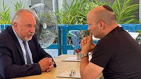 נפתלי בנט ואביגדור ליברמן בפגישה