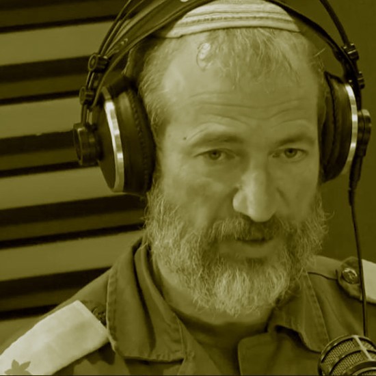 רוח, קרב | אמילי עמרוסי משוחחת עם הרב שמואל סלוטקי