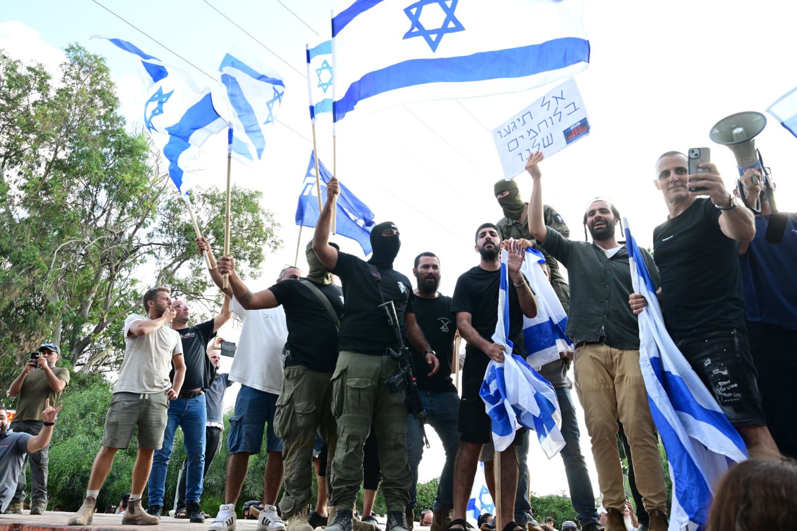 הפגנה בבית ליד