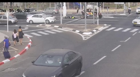 תיעוד: תושב דיר אל אסד דרס מתנדב משטרה והפקיר אותו על הכביש
