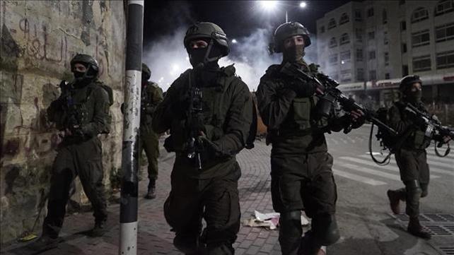 חיילים, לוחמים, מעצר, כפר
