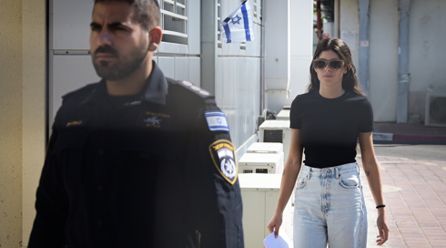 פרקליט המדינה הורה למשטרה למחוק סעיף מהאישום נגד זורקת החול לעבר השר בן גביר - "מנוגד להנחיות"