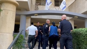הכניסה לבניין שבו התרחש רצח בחדרה 27.08.23