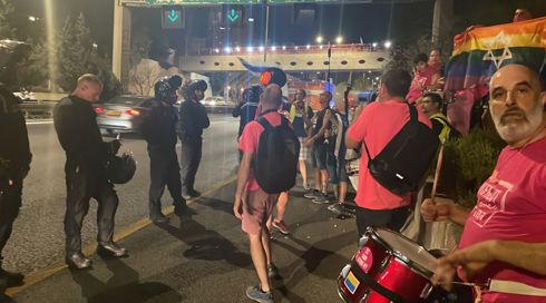 ערב לדיון בבג"ץ: המפגינים צועדים לעבר מעון רה"מ