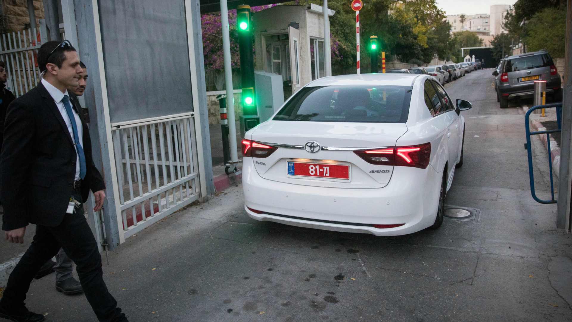 חוקרים מגיעים למעון ראש הממשלה