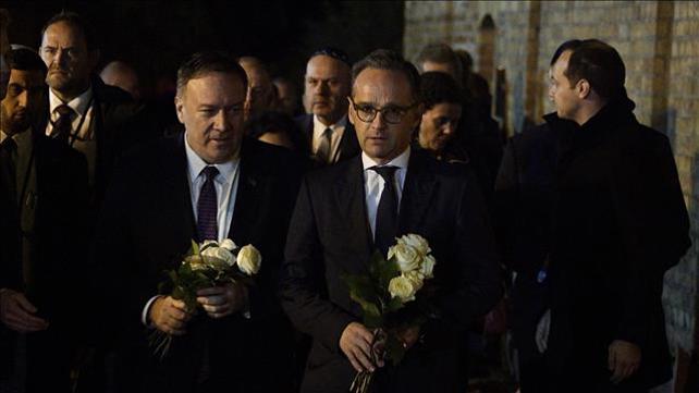פומפאו בבית הכנסת בהאלה, גרמניה, 7 בנובמבר 2019