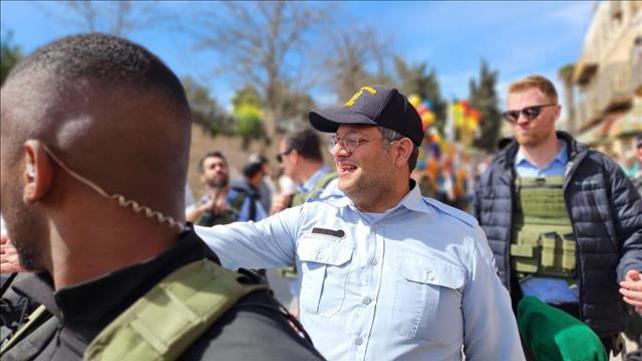 בן גביר בעדלאידע בחברון