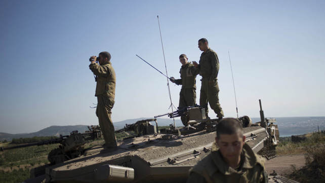 חיילי צה"ל מתצפתים ברמת הגולן