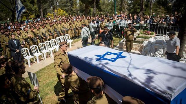 הלוויתו של  רונן לוברסקי, שנפצע אנושות במהלך מבצע בגדה המערבית בעזה ומת מאוחר יותר מפצעיו