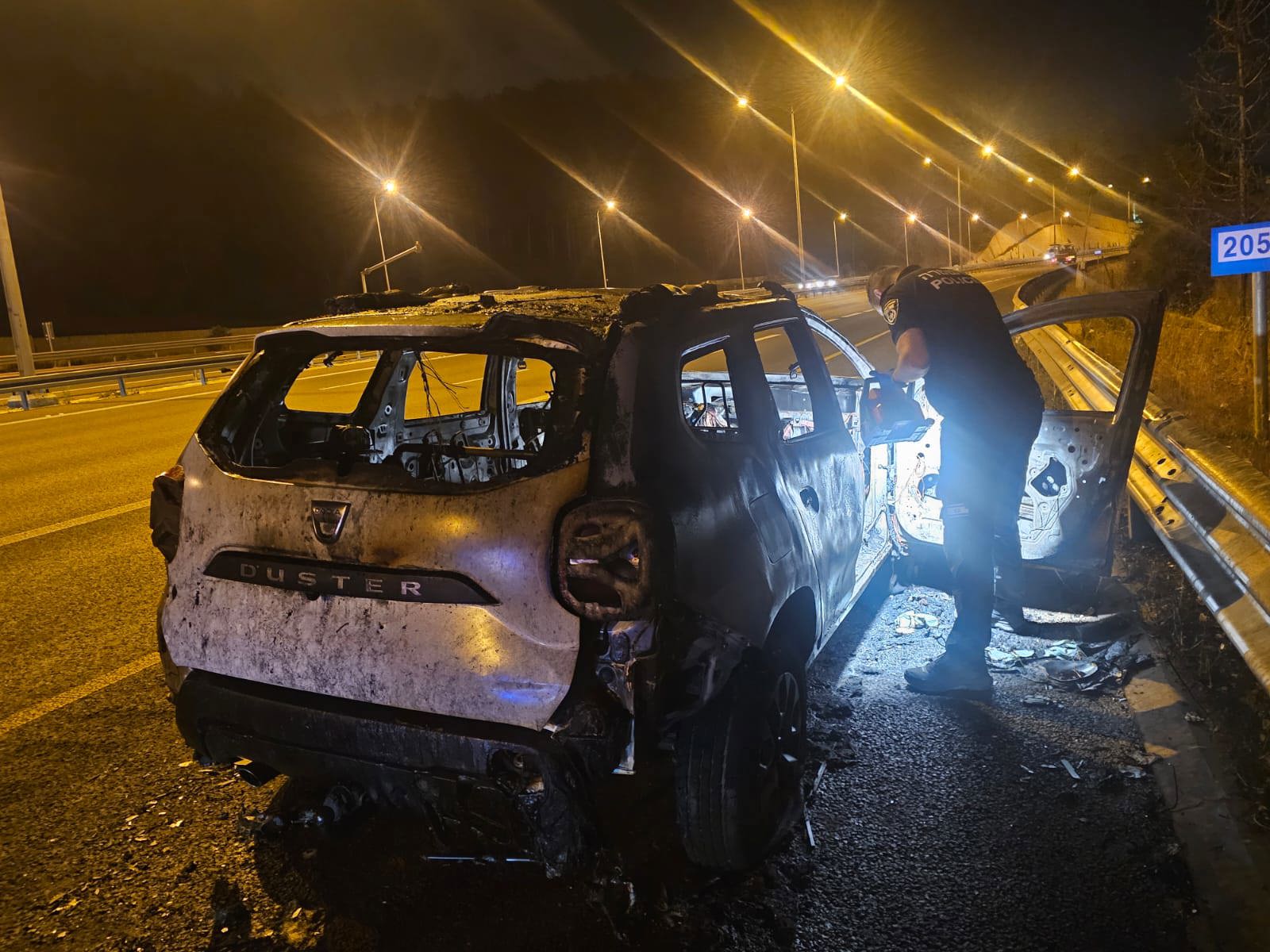 הרכב שעל פי החשד הוצת על ידי הנהג הפוגע