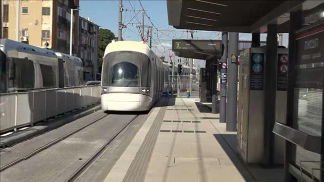 הרכבת נוסעת