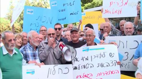 "המדינה פוגעת באנשים שלחמו למענה": המאבק נגד קיצוץ קצבאות הפנסיה