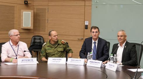 אלוף פיקוד העורף השתתף בדיון בוועדת חוץ וביטחון; ביסמוט: "ימים מאתגרים"