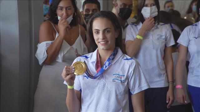 לינוי אשרם נוחתת בנתב"ג