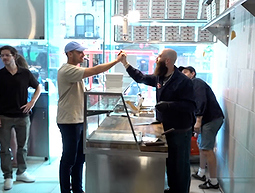 הבורקס שכבש את ניו יורק: האמריקנים מעדיפים תפוח אדמה, או גבינה?