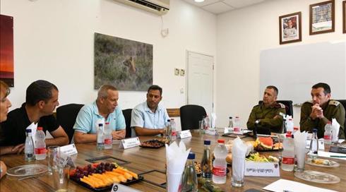 הרמטכ"ל לראשי הרשויות בעוטף עזה: "אסור שטרור הבלונים יימשך"