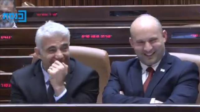 בנט ולפיד צוחקים