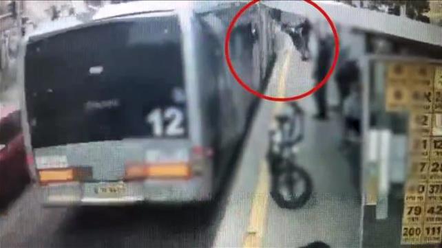תיעוד תקיפת הזקן במטרונית בחיפה